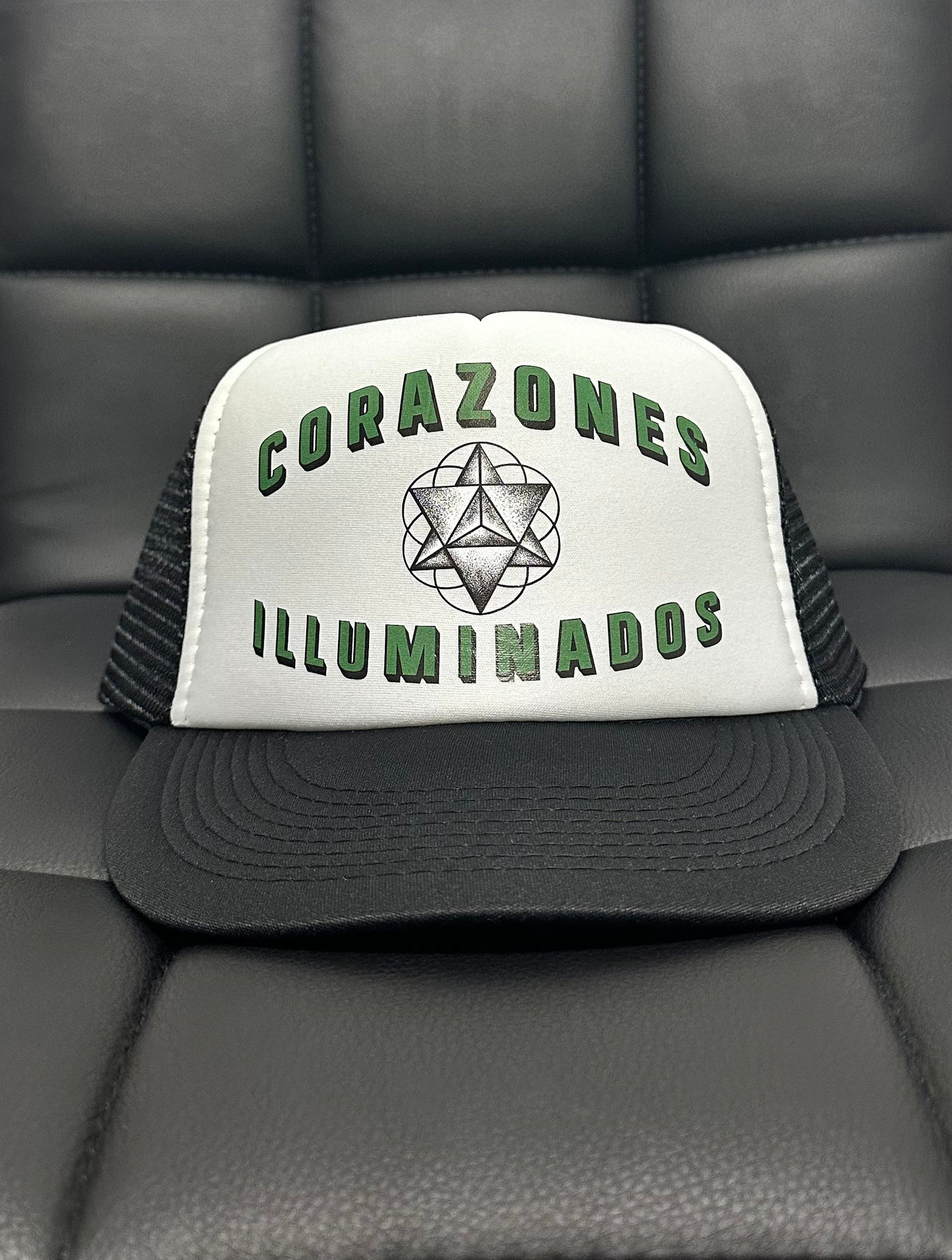 Starseed Corazones Iluminados Trucker Hat